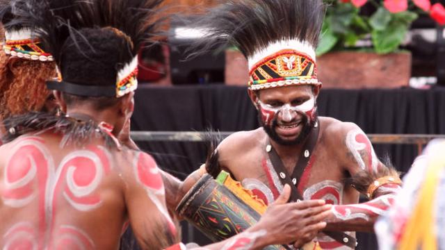 Detail Gambar Tarian Dari Papua Nomer 9