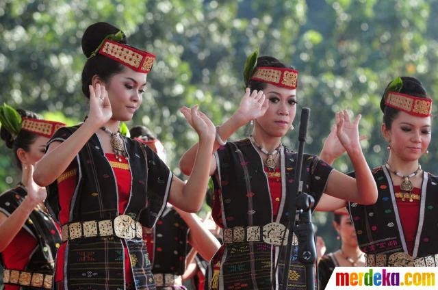 Detail Gambar Tarian Dari Sumatera Utara Nomer 26