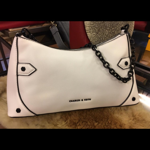 Detail Gambar Tas Charles And Keith Nomer 11