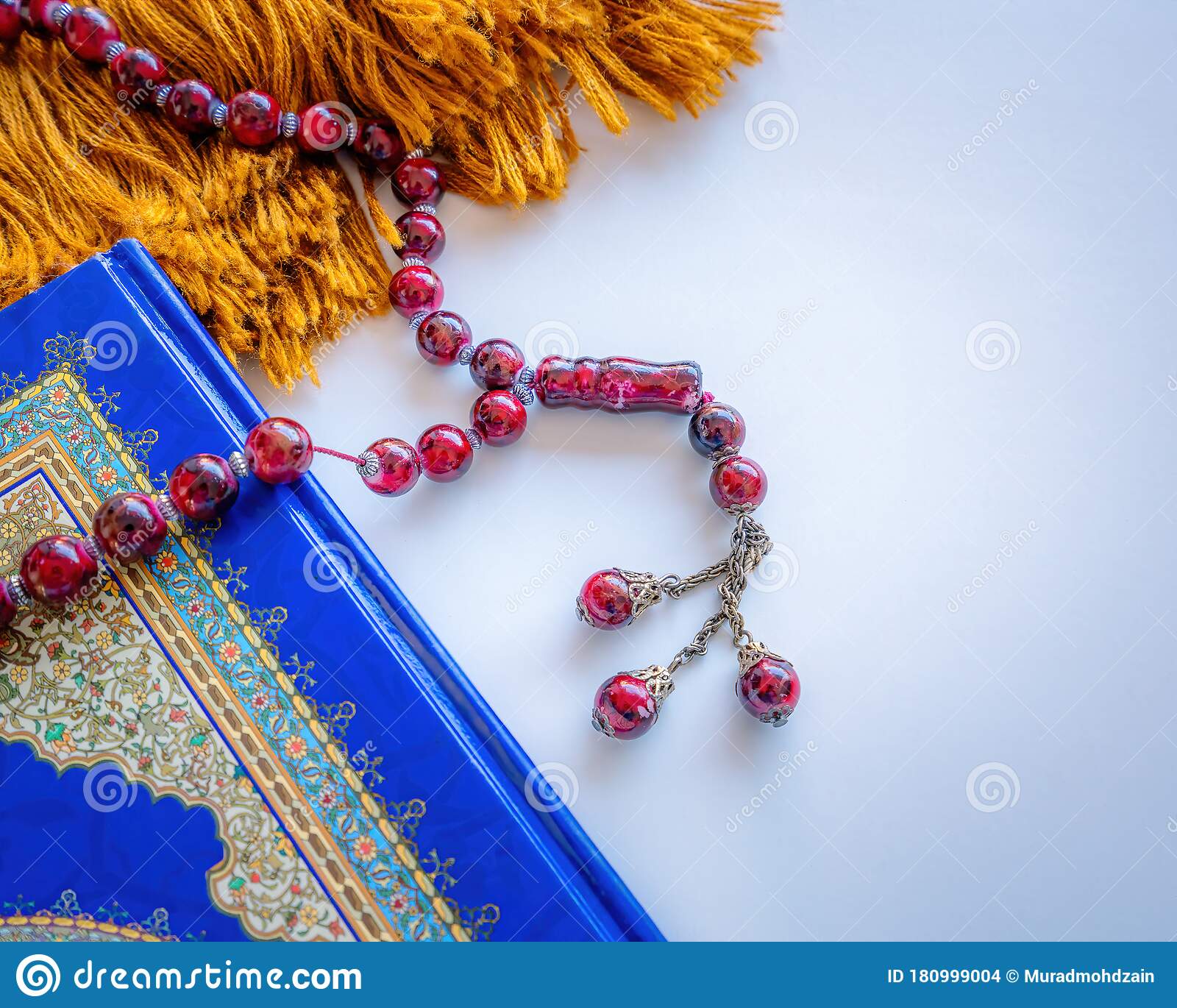 Detail Gambar Tasbih Dan Sajadah Nomer 19