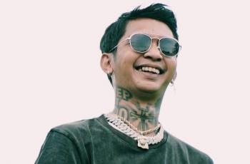 Detail Gambar Tato Kalung Di Leher Nomer 22