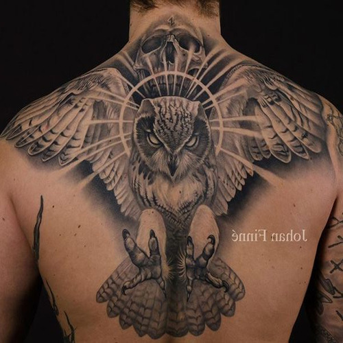 Detail Gambar Tato Keren Di Punggung Pria Nomer 6