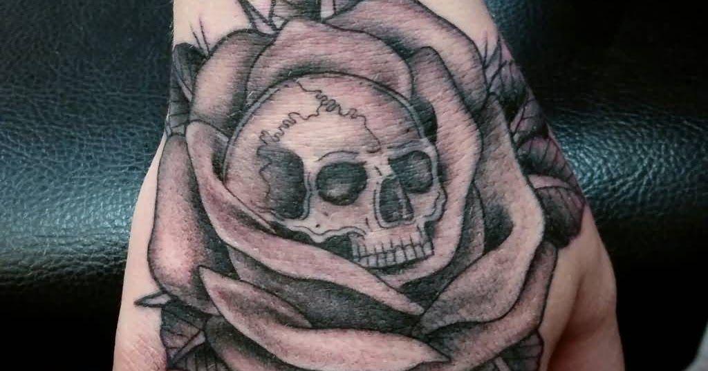 Detail Gambar Tato Keren Di Tangan Bunga Nomer 34