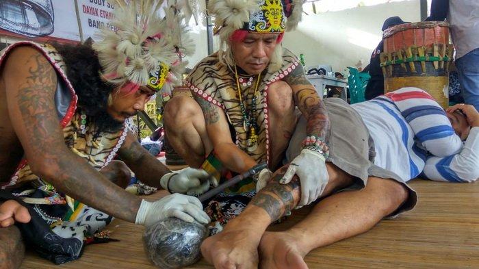 Detail Gambar Tato Suku Dayak Nomer 30