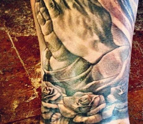 Detail Gambar Tato Tangan Berdoa Nomer 20