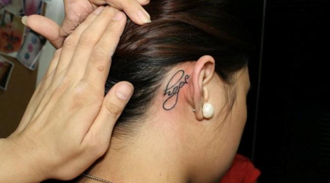 Detail Gambar Tattoos Di Balik Telingga Nomer 30