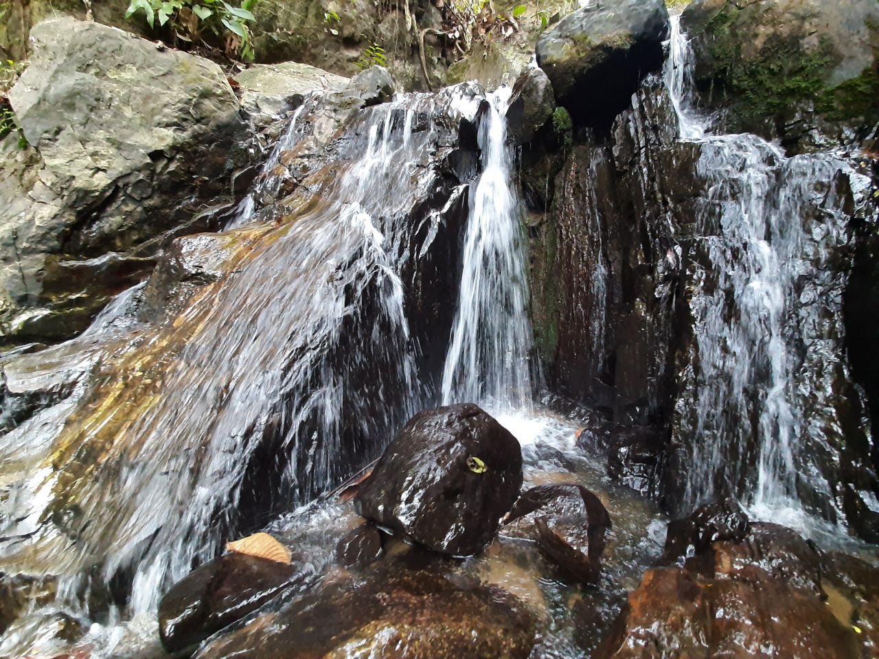 Detail Gambar Tebing Air Terjun Nomer 34