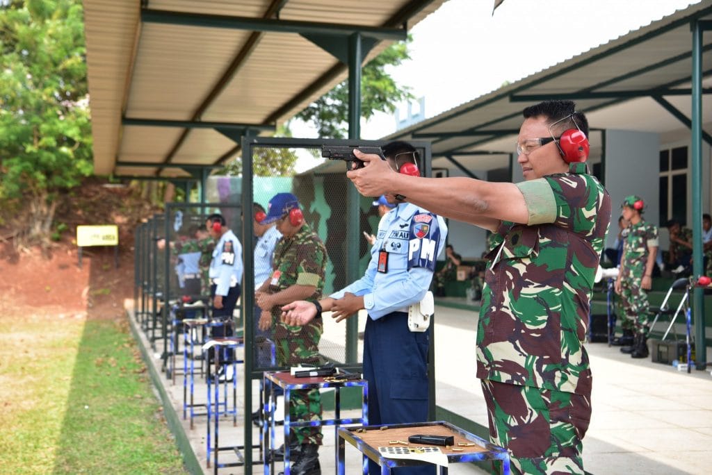 Detail Gambar Teknik Menembak Pistol Nomer 27