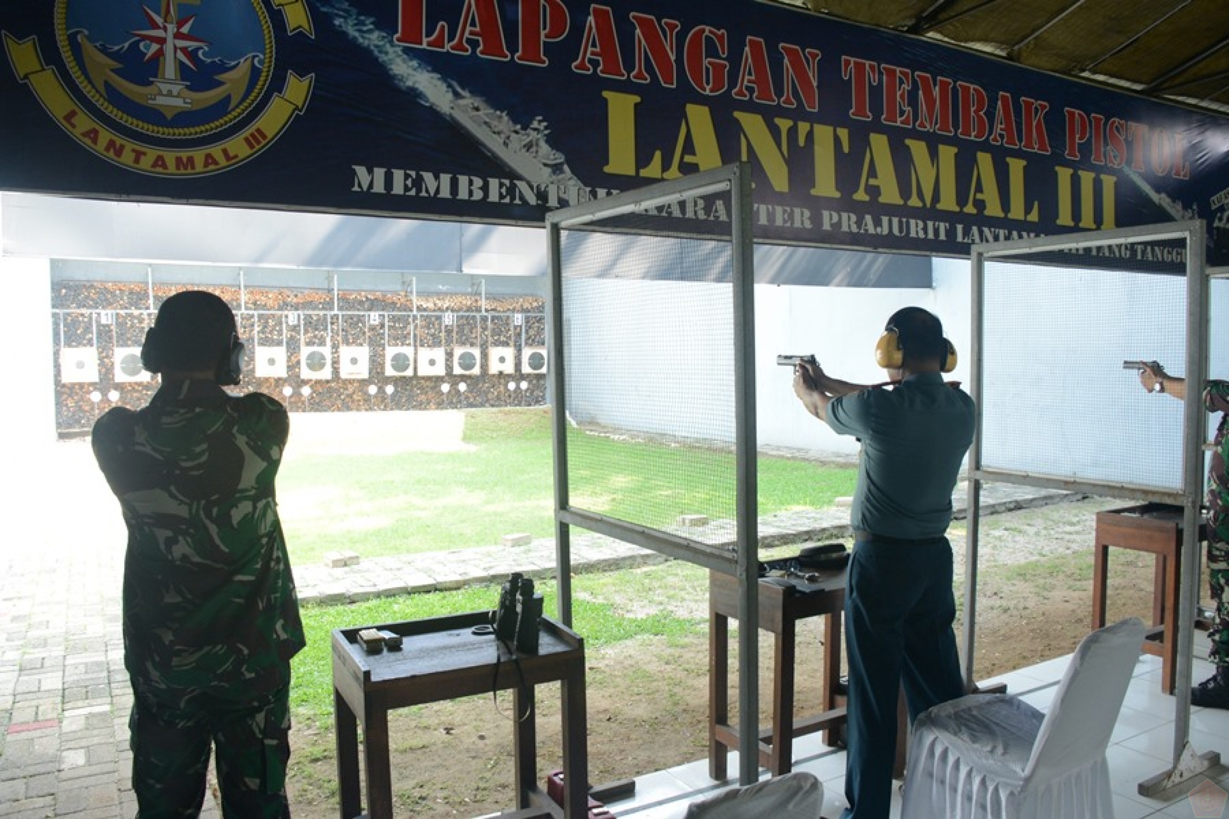 Detail Gambar Teknik Menembak Pistol Nomer 52