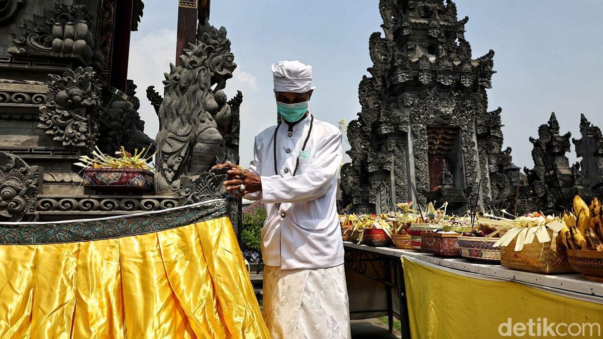 Detail Gambar Tempat Ibadah Agama Hindu Nomer 18