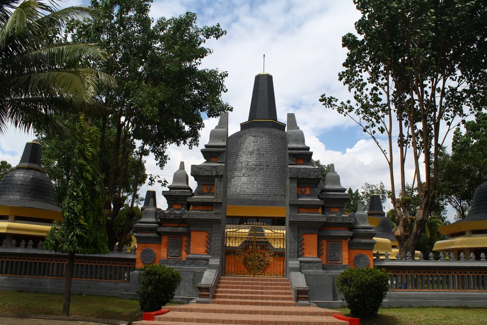 Detail Gambar Tempat Ibadah Yang Ada Di Tmii Nomer 14