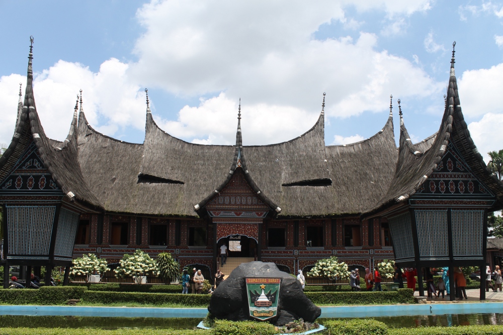 Detail Gambar Tempat Ibadah Yang Ada Di Tmii Nomer 16