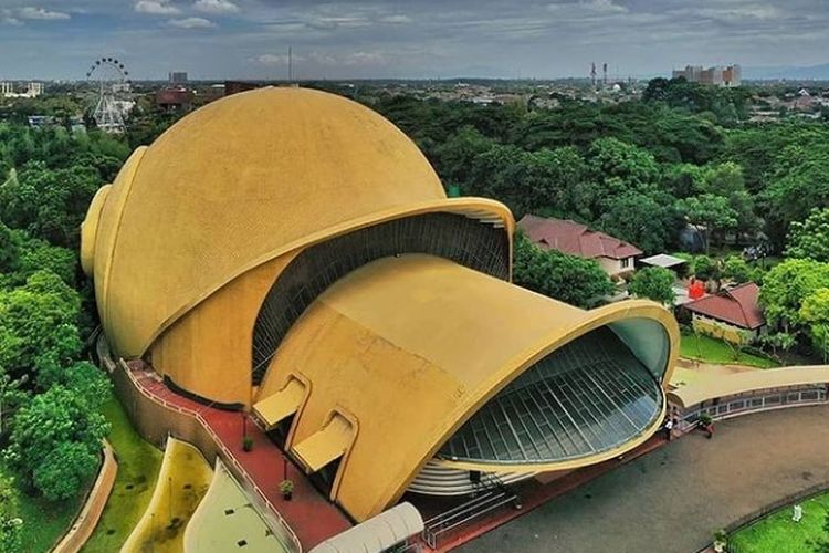 Detail Gambar Tempat Ibadah Yang Ada Di Tmii Nomer 20