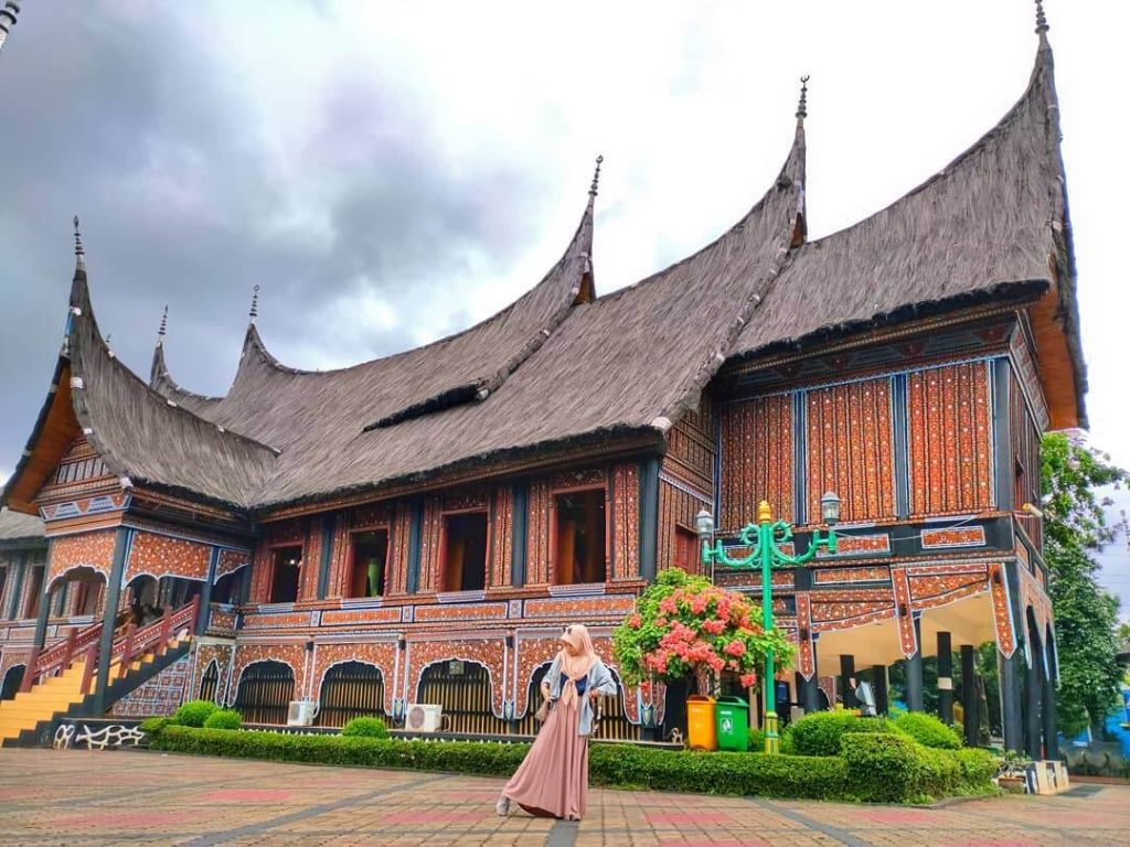 Detail Gambar Tempat Ibadah Yang Ada Di Tmii Nomer 23