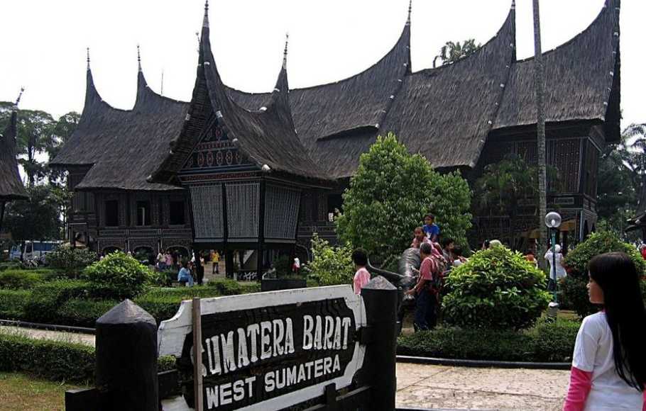 Detail Gambar Tempat Ibadah Yang Ada Di Tmii Nomer 24