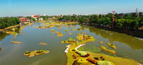 Detail Gambar Tempat Ibadah Yang Ada Di Tmii Nomer 30