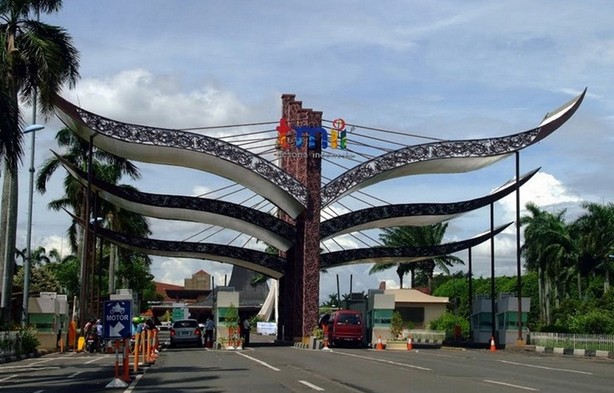 Detail Gambar Tempat Ibadah Yang Ada Di Tmii Nomer 42