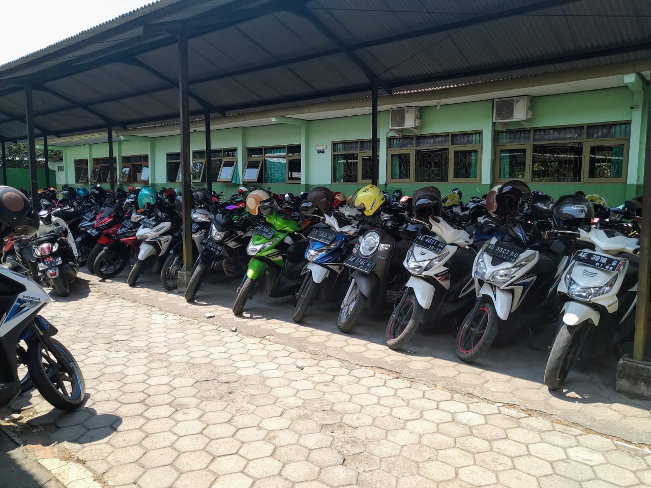 Detail Gambar Tempat Parkir Sepeda Motor Nomer 16