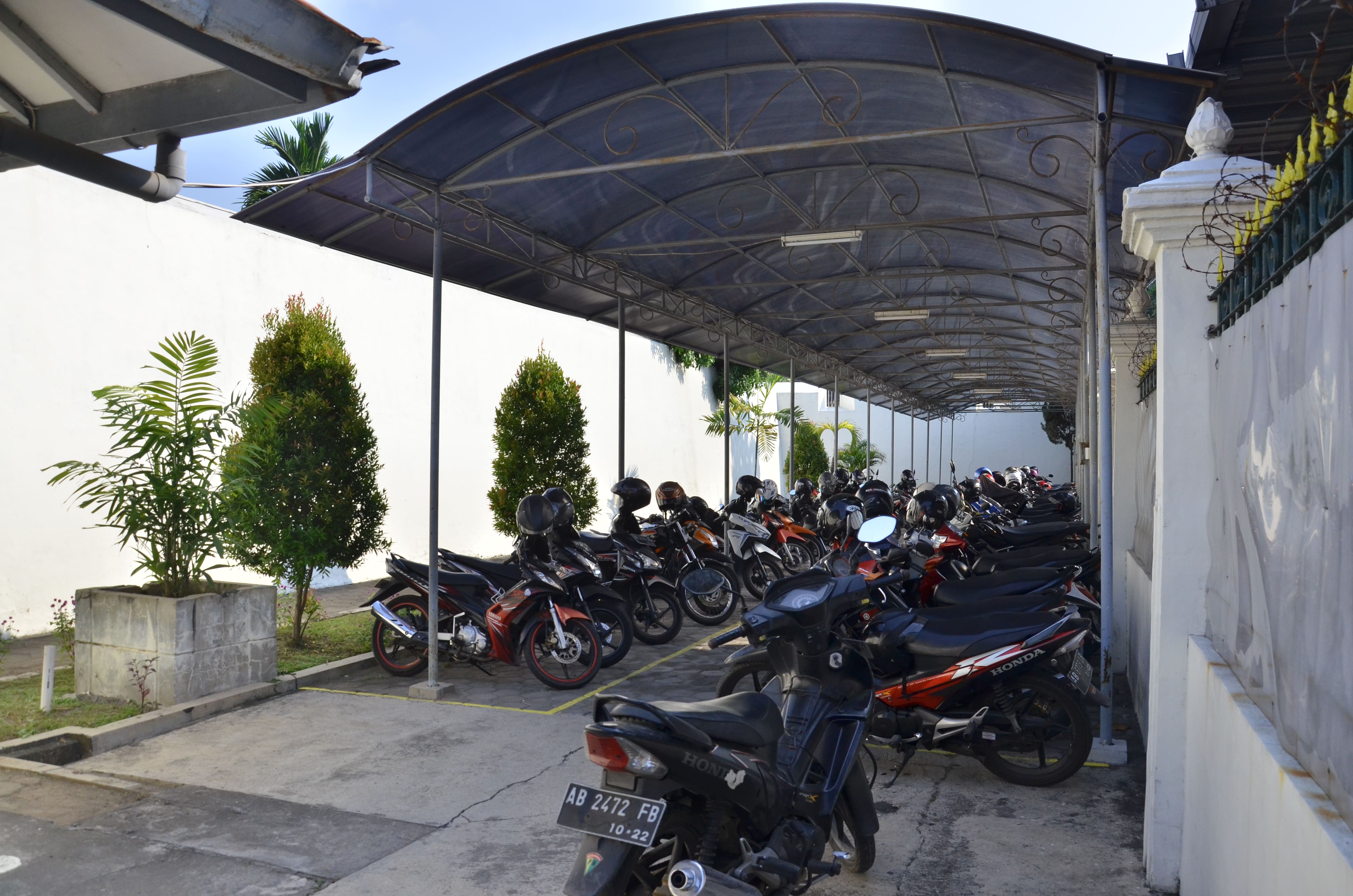 Detail Gambar Tempat Parkir Sepeda Motor Nomer 5