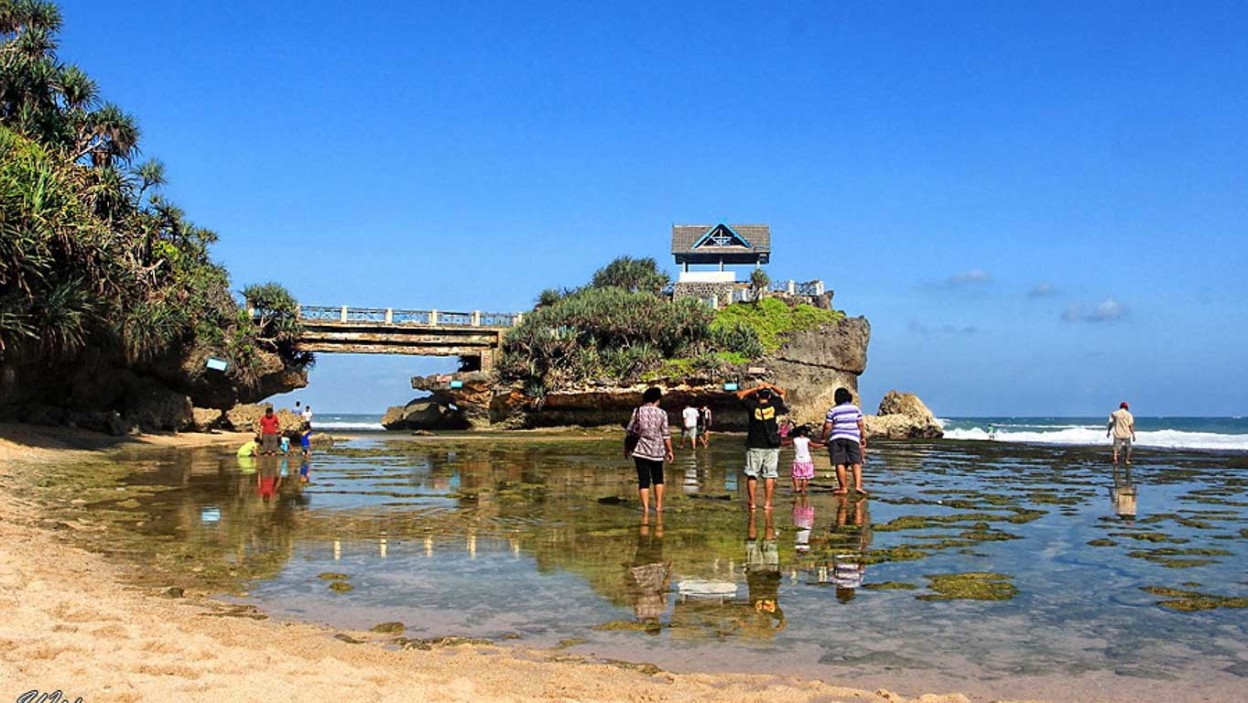 Detail Gambar Tempat Rekreasi Gambar Tempat Rekreasi Pantai Baron Nomer 36