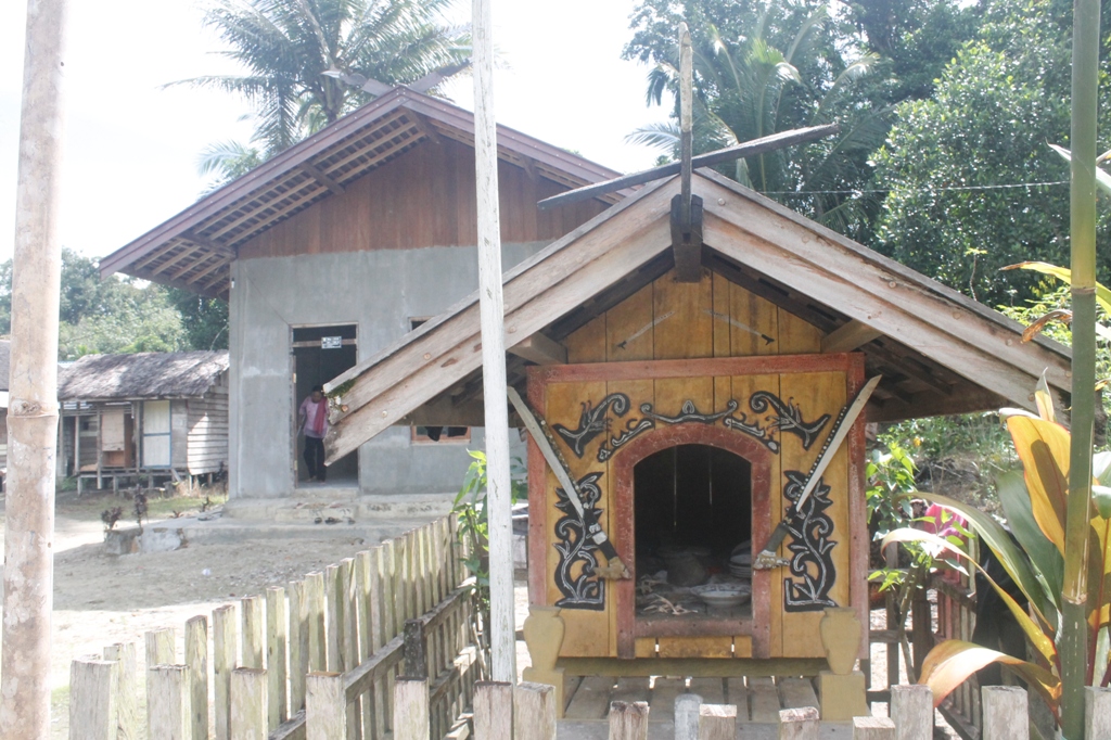 Gambar Tempat Suci Hindu Etnis Dayak - KibrisPDR