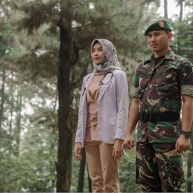 Detail Gambar Tentara Romantis Nomer 3