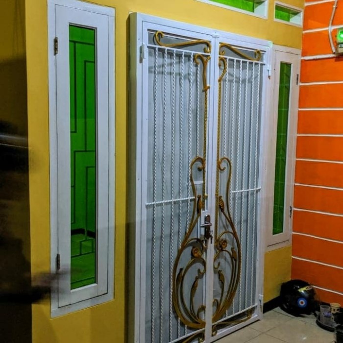 Detail Gambar Teralis Pintu Besi Ulir Nomer 8