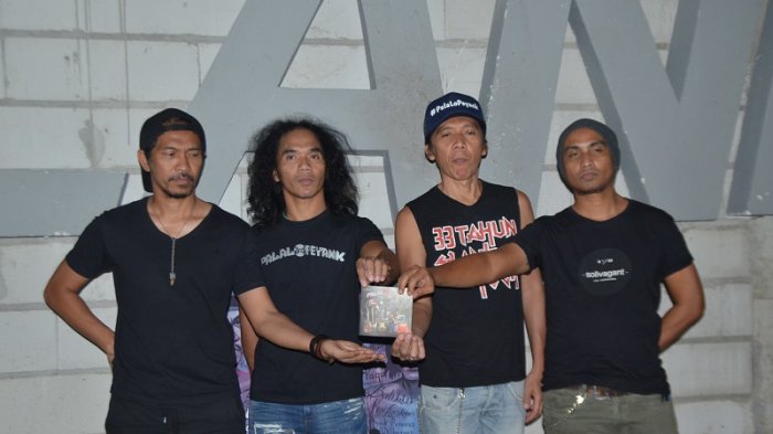 Detail Gambar Terbaru Slank Palalopeyank Nomer 44