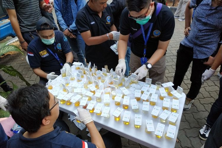 Detail Gambar Tes Urine Positif Narkoba Nomer 18