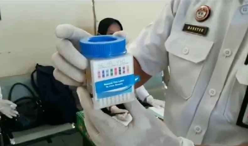Detail Gambar Tes Urine Positif Narkoba Nomer 35