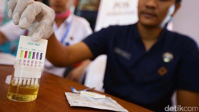 Detail Gambar Tes Urine Positif Narkoba Nomer 5