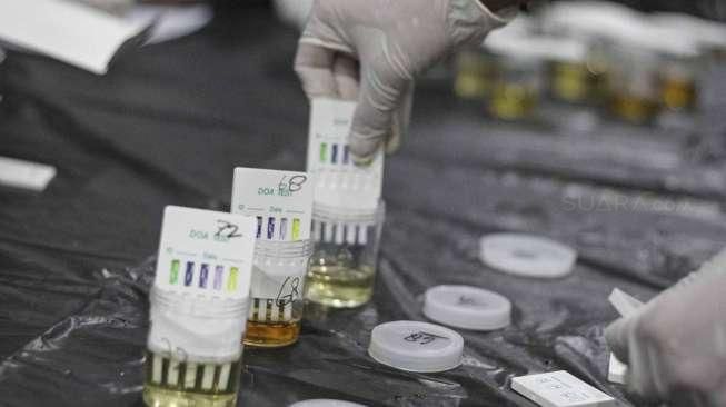 Detail Gambar Tes Urine Positif Narkoba Nomer 8