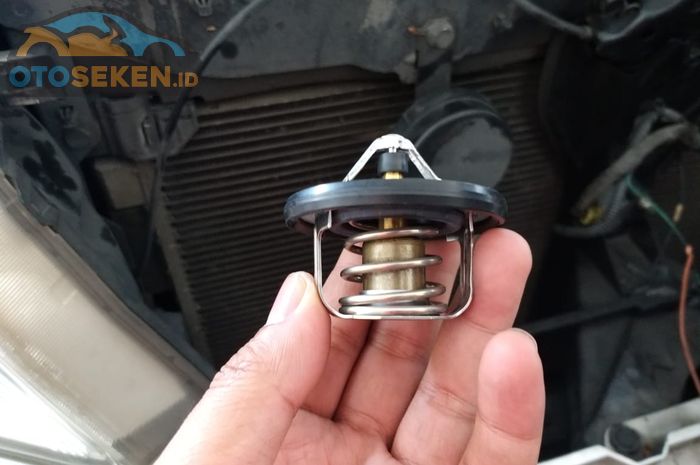 Detail Gambar Thermostat Mobil Nomer 11