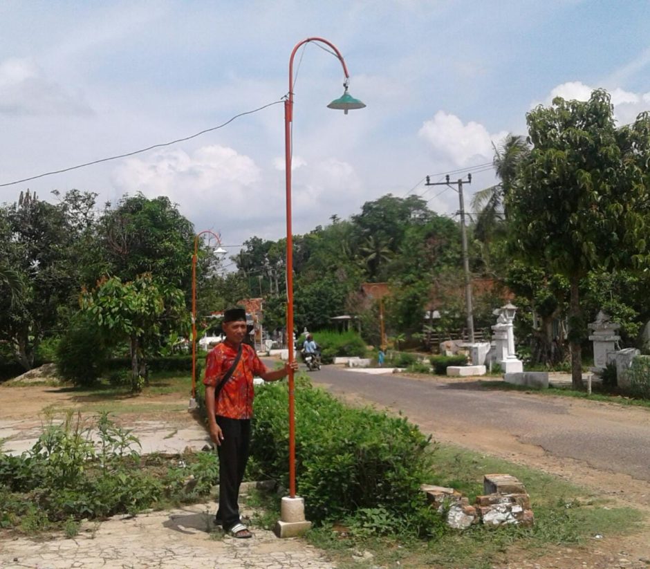 Detail Gambar Tiang Lampu Jalan Kampung Nomer 16