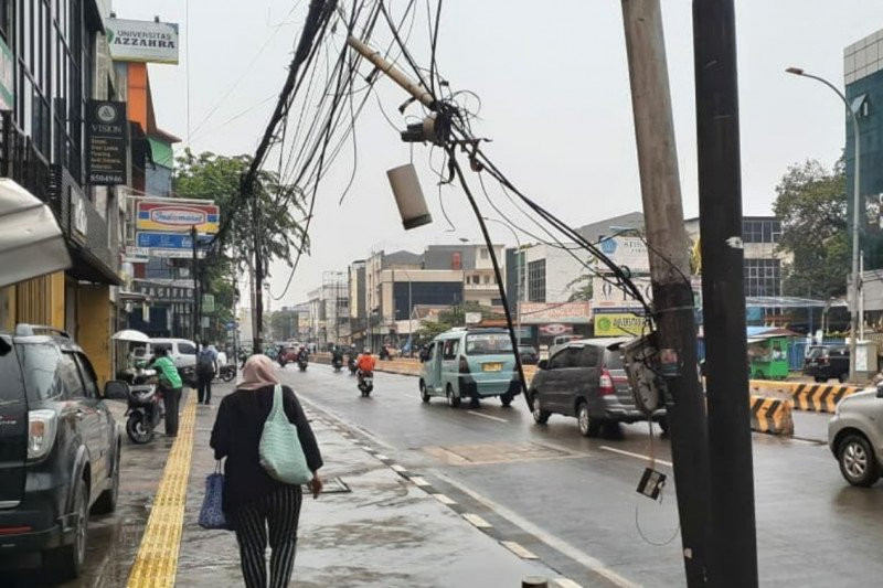 Detail Gambar Tiang Listrik Di Jalan Nomer 51