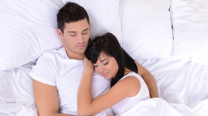 Detail Gambar Tidur Suami Istri Nomer 17