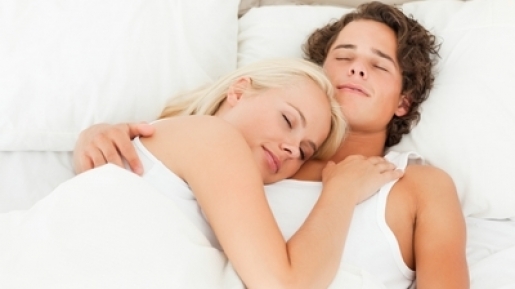 Detail Gambar Tidur Suami Istri Nomer 50