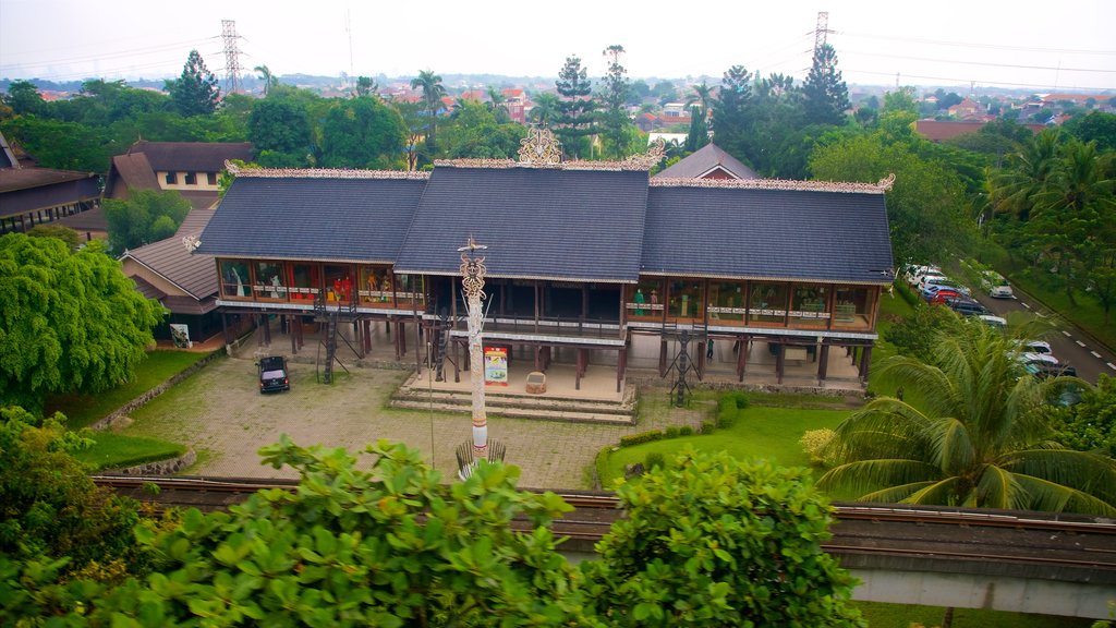 Detail Gambar Tmii Jakarta Kalimantan Nomer 38