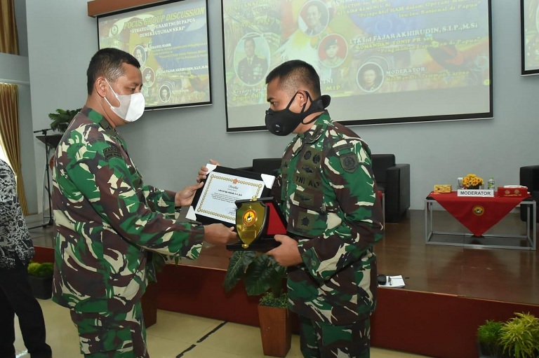 Detail Gambar Tni Ad Senam Praktek Dengan Kawan Nomer 18