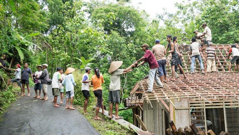 Detail Gambar Tolong Menolong Di Masyarakat Nomer 35