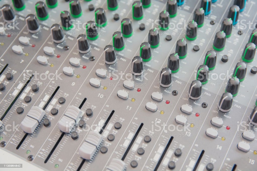 Detail Gambar Tombol Mixer Audio Nomer 40