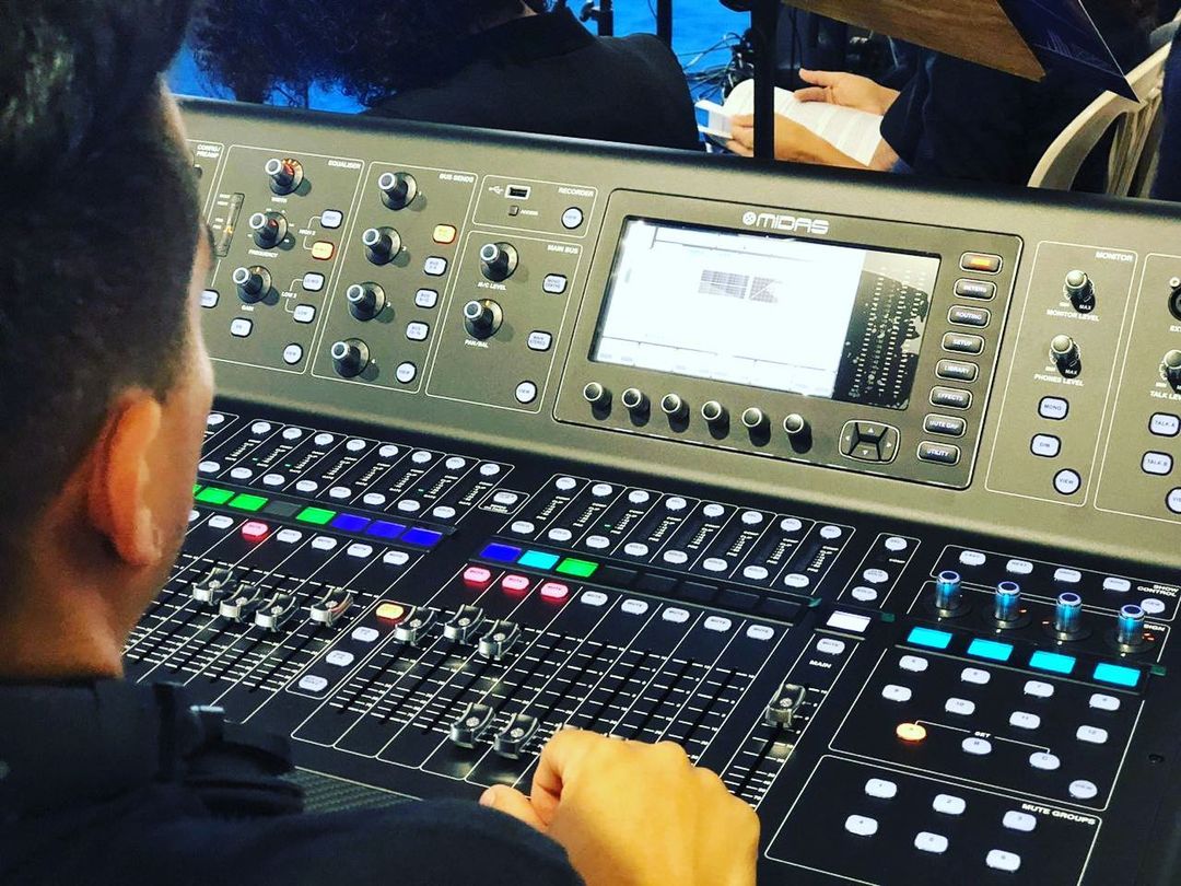Detail Gambar Tombol Mixer Audio Nomer 8