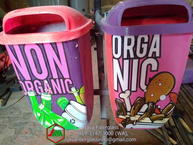 Detail Gambar Tong Sampah Kartun Nomer 54