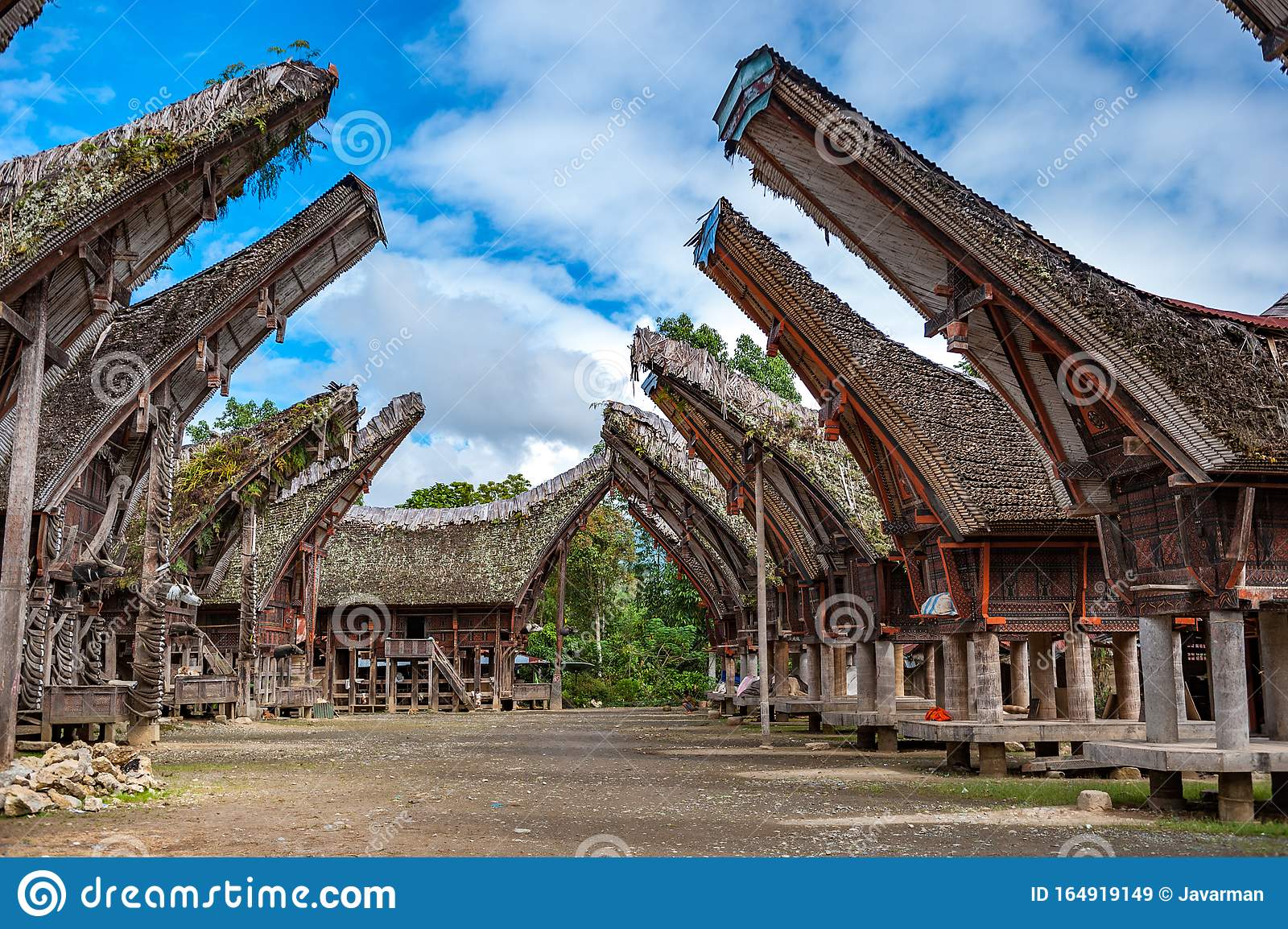 Detail Gambar Tongkonan Toraja Nomer 20