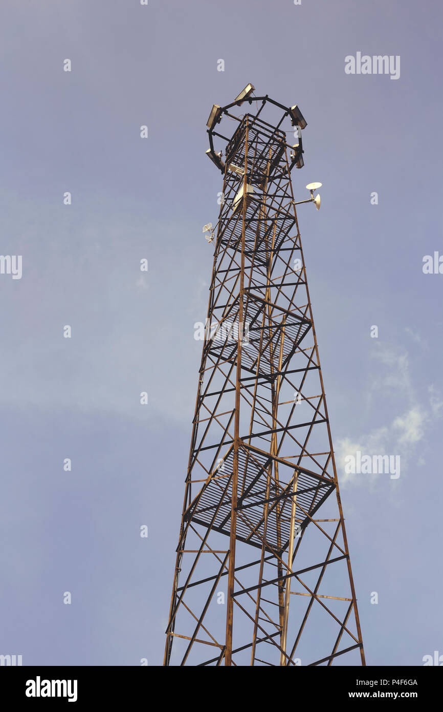 Detail Gambar Tower Wifi Nomer 11