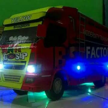 Detail Gambar Truk Canter Anti Gosip Nomer 46