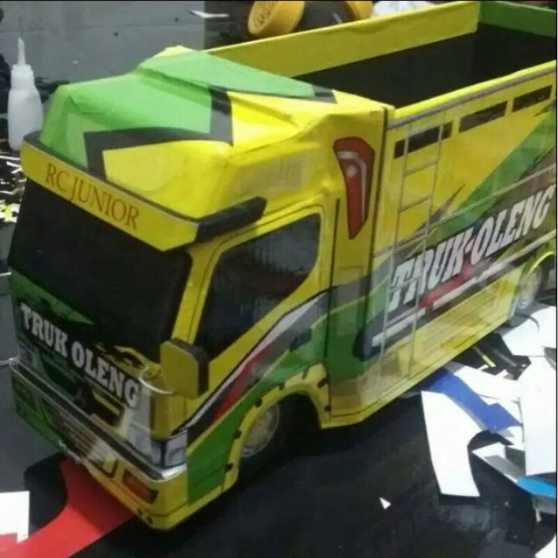 Detail Gambar Truk Kuning Nomer 31