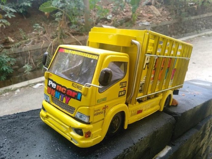 Detail Gambar Truk Kuning Nomer 37