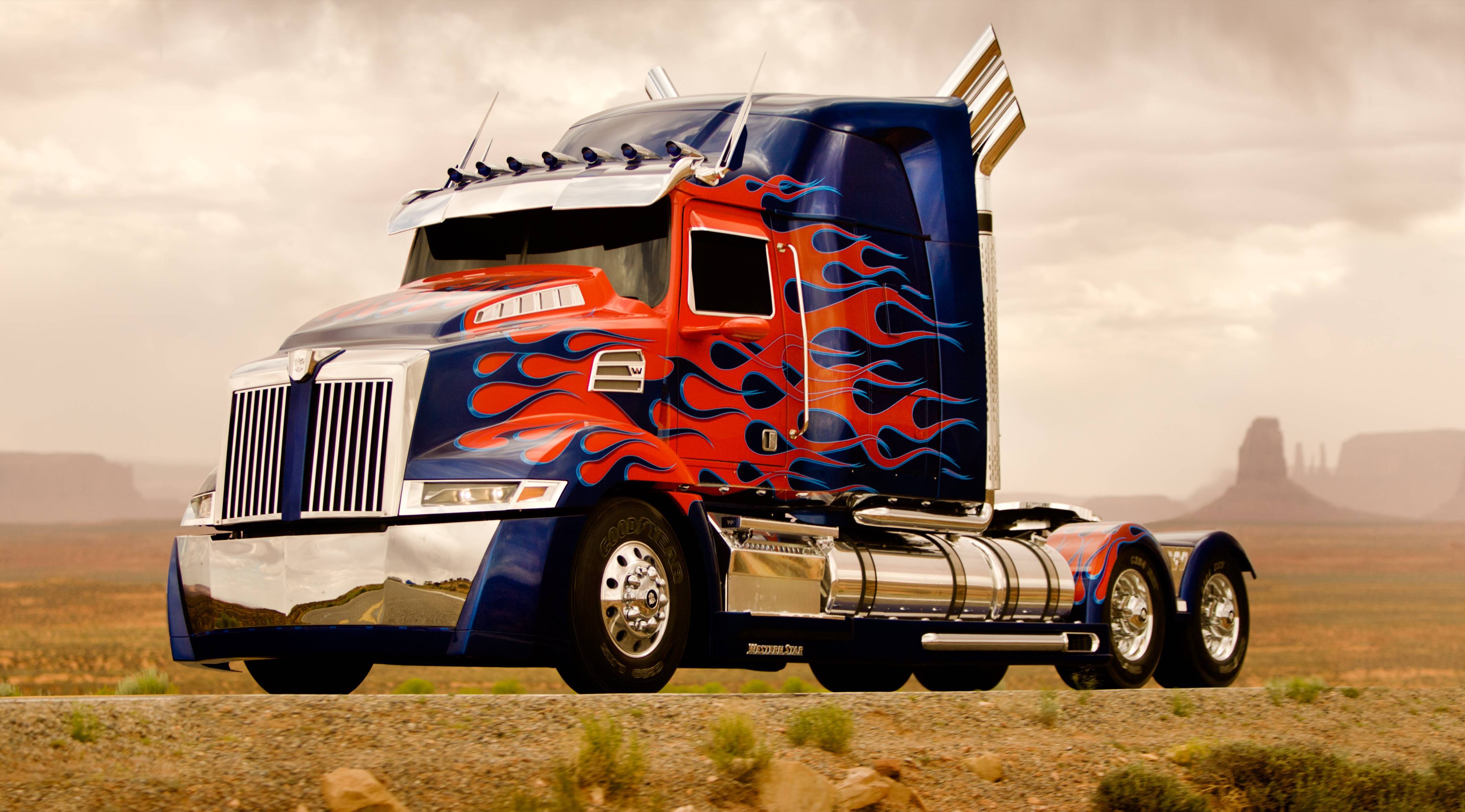 Detail Gambar Truk Optimus Prime Nomer 2