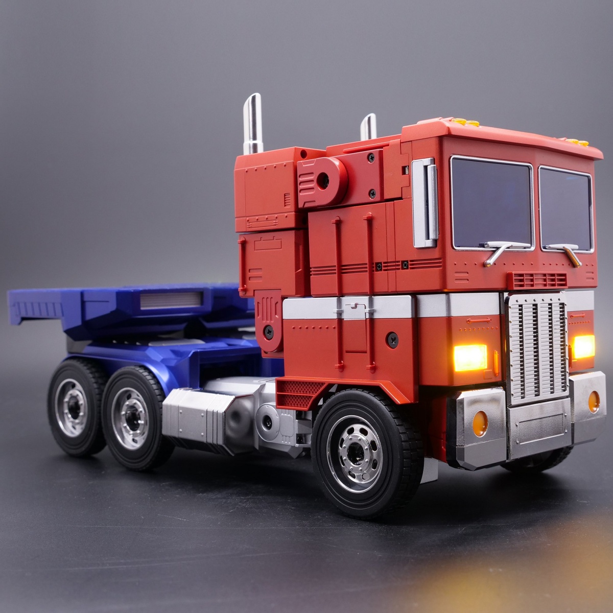 Detail Gambar Truk Optimus Prime Nomer 44